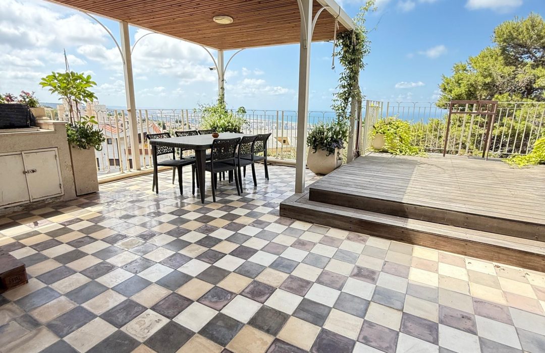 dee3b8b7-15b7-47b4-a37d-75067eaf8da3